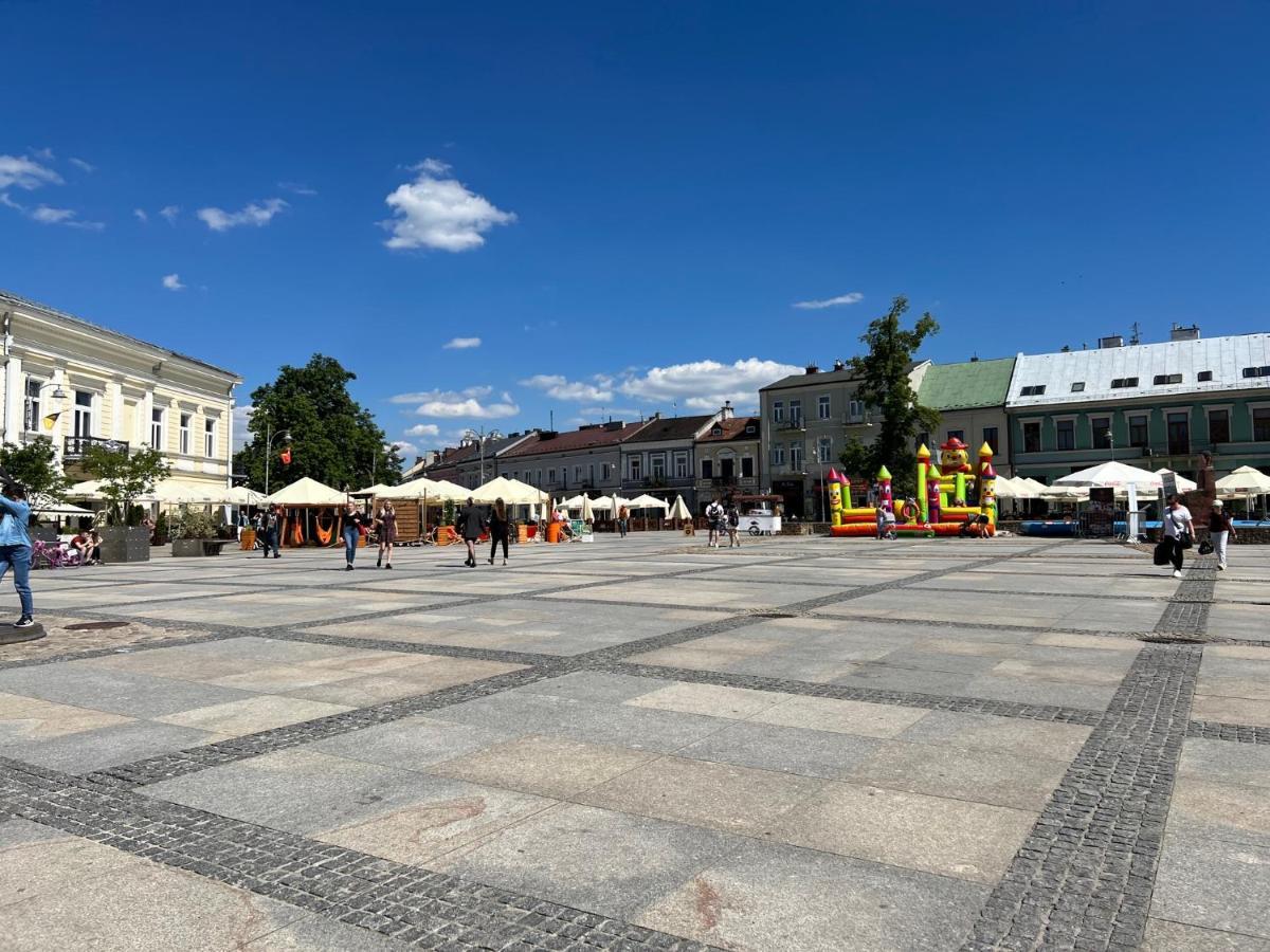 Family & Business Sauna Apartments Paderewskiego Sienkiewicza No2 Centrum Downtown - 2 Bedroom With Private Sauna, Bath With Hydromassage, Parking Κίελτσε Εξωτερικό φωτογραφία