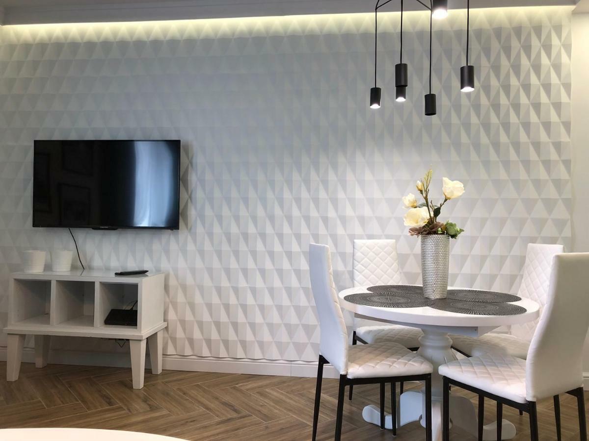 Family & Business Sauna Apartments Paderewskiego Sienkiewicza No2 Centrum Downtown - 2 Bedroom With Private Sauna, Bath With Hydromassage, Parking Κίελτσε Εξωτερικό φωτογραφία