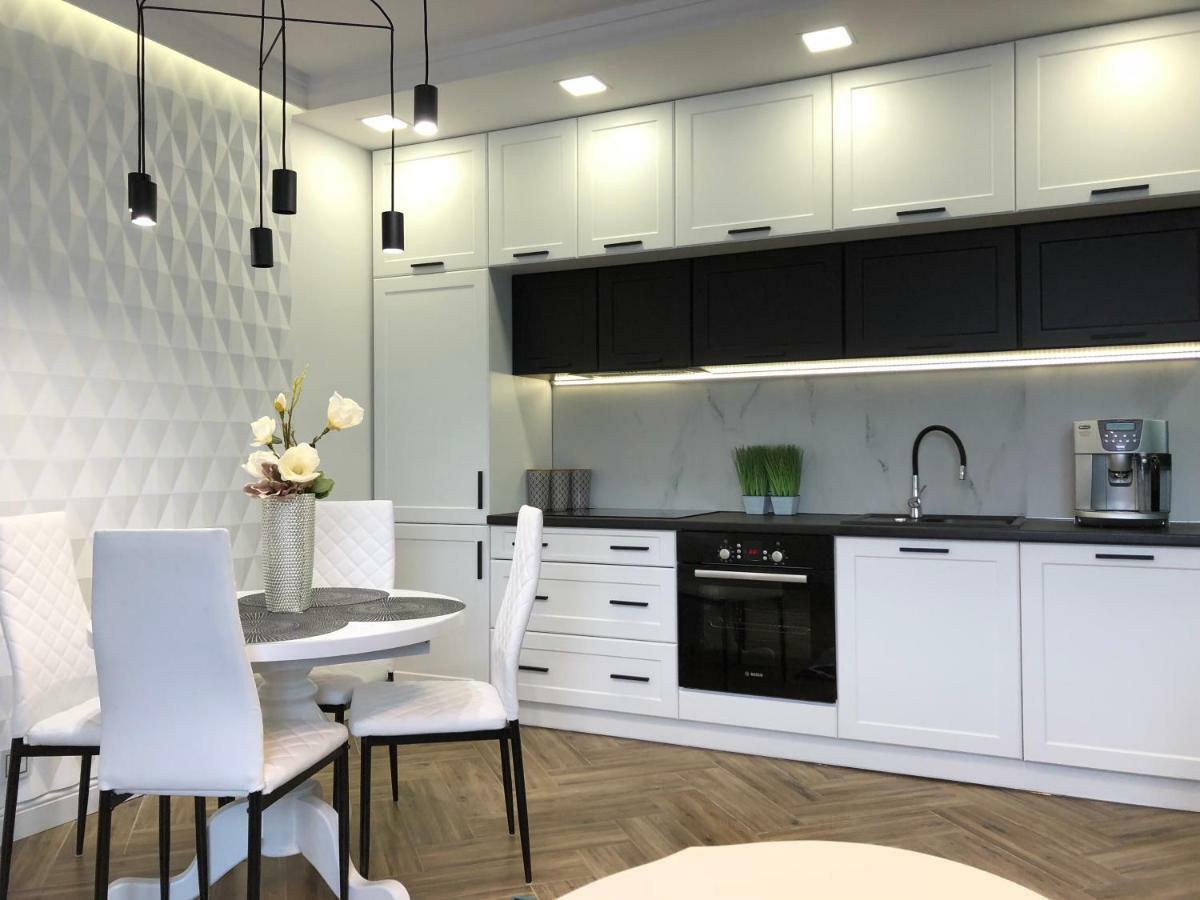 Family & Business Sauna Apartments Paderewskiego Sienkiewicza No2 Centrum Downtown - 2 Bedroom With Private Sauna, Bath With Hydromassage, Parking Κίελτσε Εξωτερικό φωτογραφία