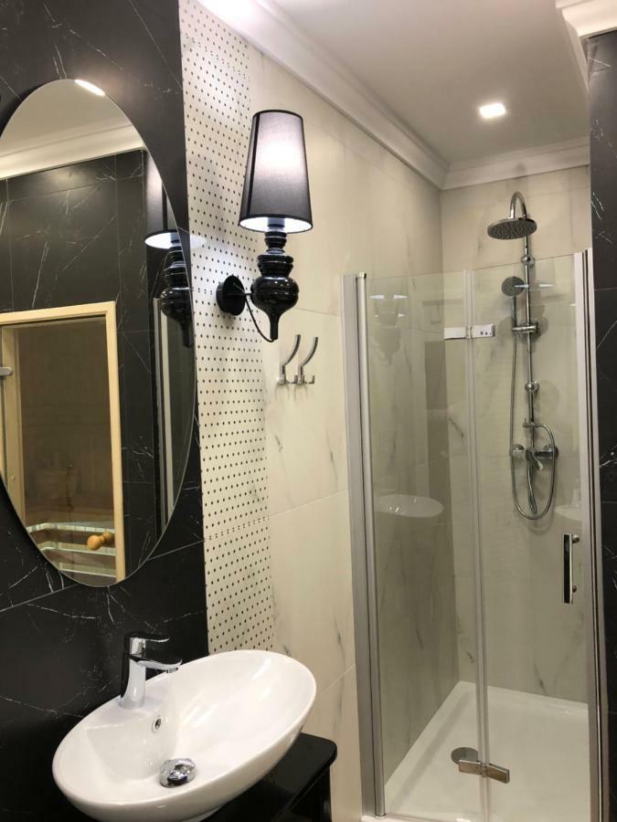 Family & Business Sauna Apartments Paderewskiego Sienkiewicza No2 Centrum Downtown - 2 Bedroom With Private Sauna, Bath With Hydromassage, Parking Κίελτσε Εξωτερικό φωτογραφία